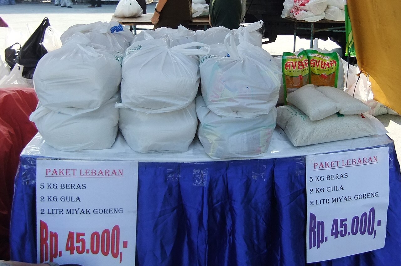 Penyaluran bansos tanetebarat
